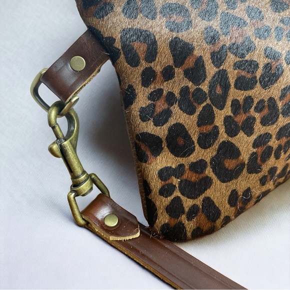 Cowhide Wristlet timeless leather print hair on hide. Zipper closure, strap - Picture 5 of 6